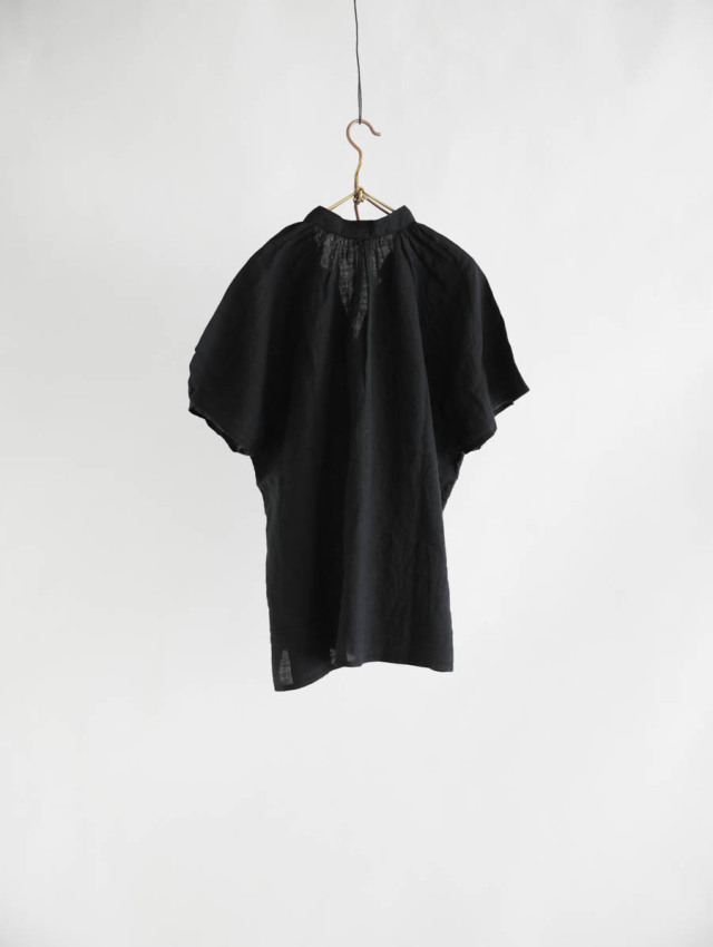 ARTEPOVERAアルテポーヴェラ　リネンツイルノーカラーシャツジャケット ARTE POVERA アルテポーヴェラ｜リネン染めスタンドギャザー