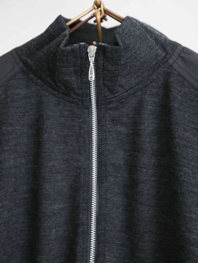 Caledoor カレドアー｜メリノウールハーフジップセーター（チャコール）