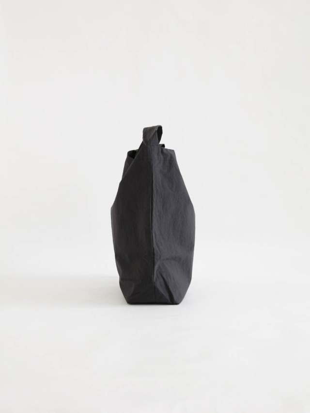 ERA. イーラ｜SHRINK PIPE BAG（ブラック）