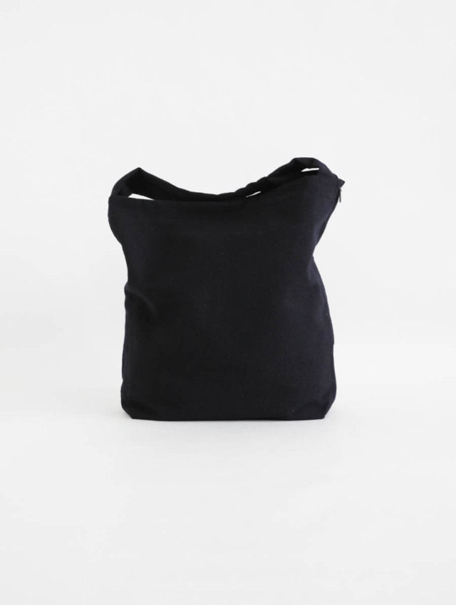 ERA. イーラ / SHUKUJU WOOL PIPE BAG ネイビー