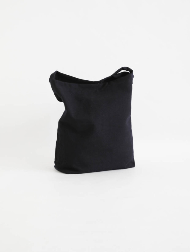 ERA. イーラ / SHUKUJU WOOL PIPE BAG ネイビー