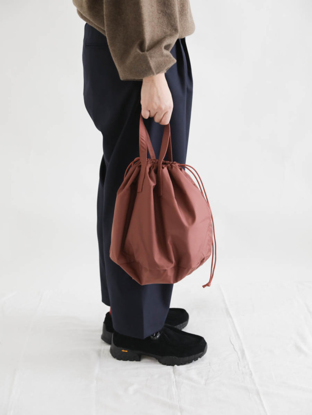 ERA. イーラ｜RENYLON HELMET BAG（ブリック）