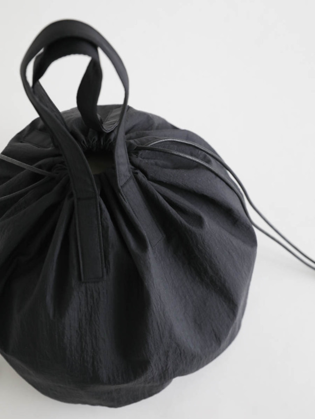 ERA. イーラ｜SHRINK TAFFETA HELMET BAG