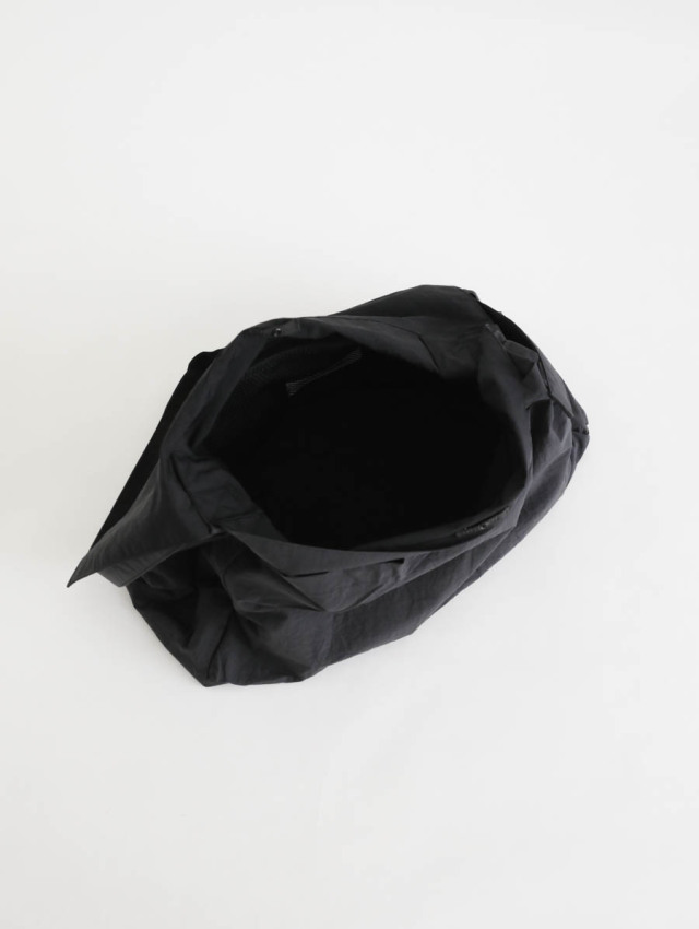 ERA. イーラ｜SHRINK NO MESSENGER BAG（ブラック）