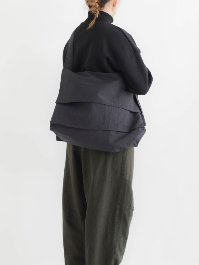 ERA. イーラ｜SHRINK NO MESSENGER BAG（ブラック）