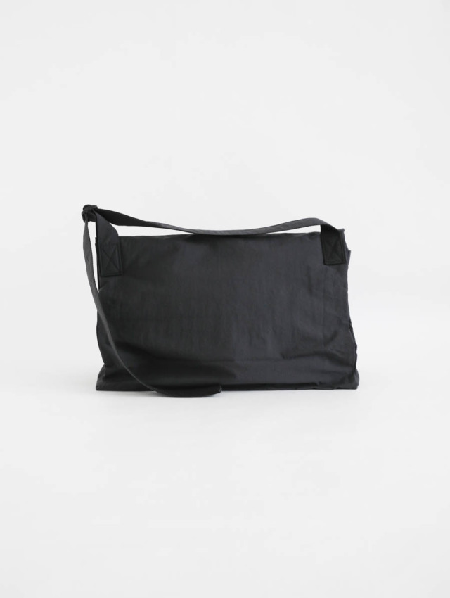 ERA. イーラ｜SHRINK NO MESSENGER BAG（ブラック）