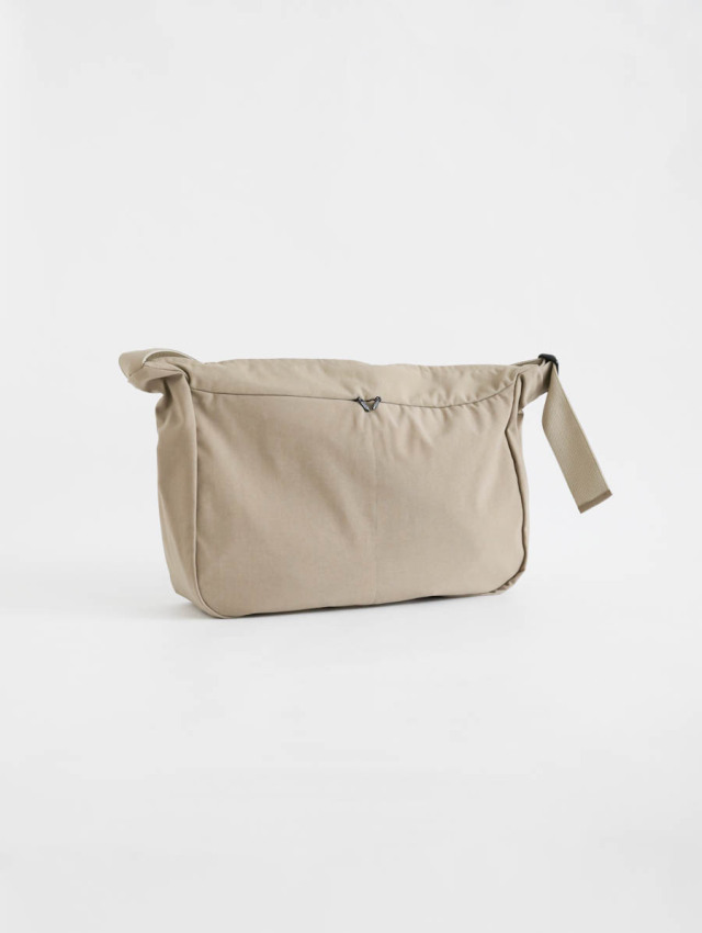 ERA. イーラ / TAS STOMACH BAG ベージュ
