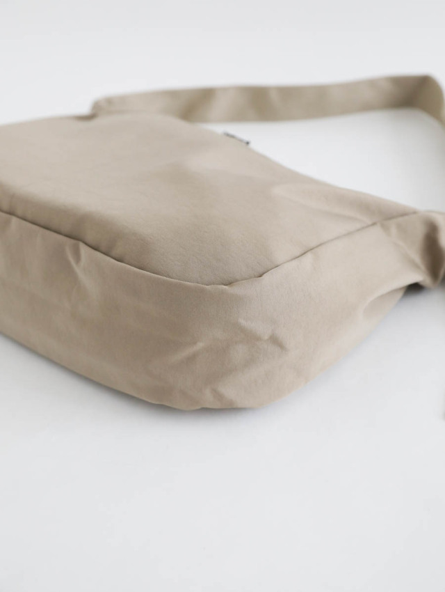 ERA. イーラ / TAS STOMACH BAG ベージュ