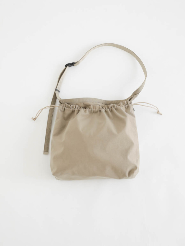 ERA. イーラ / TAS BIG RED CROSS APRON BAG ベージュ