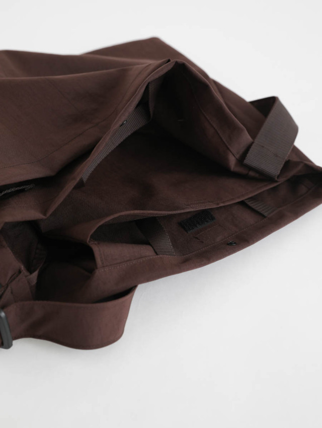 ERA. イーラ｜TAS US HELMET BAG（チョコレート）