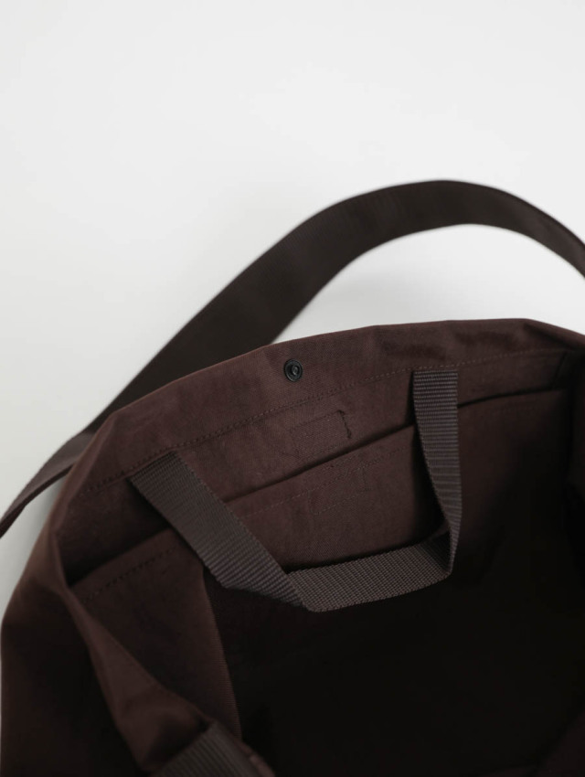 ERA. イーラ｜TAS US HELMET BAG（チョコレート）