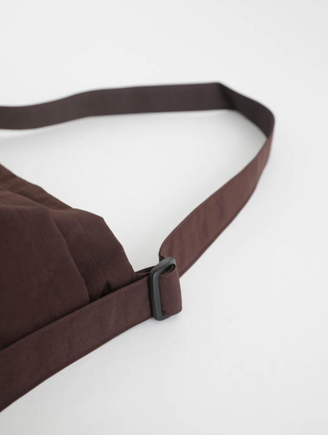 ERA. イーラ｜TAS US HELMET BAG（チョコレート）
