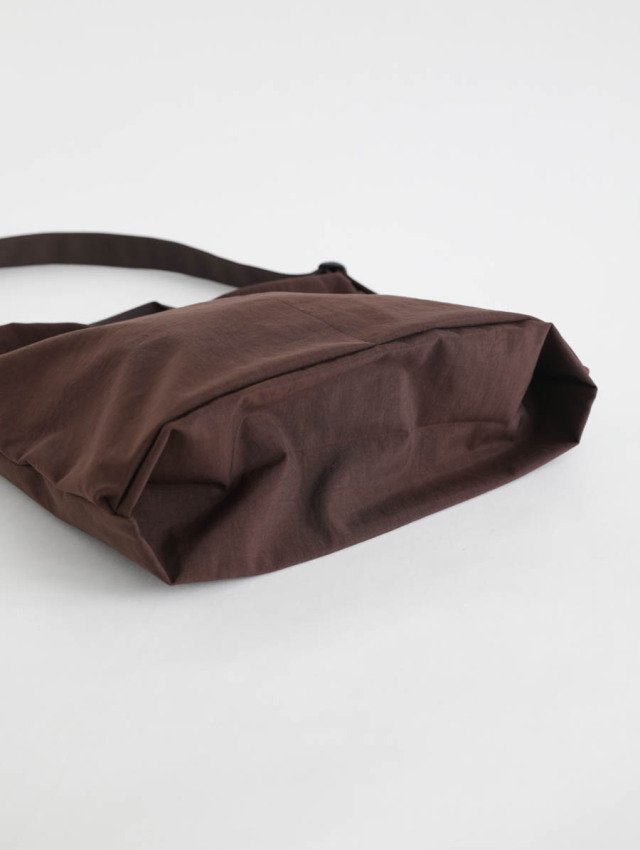 ERA. イーラ｜TAS US HELMET BAG（チョコレート）