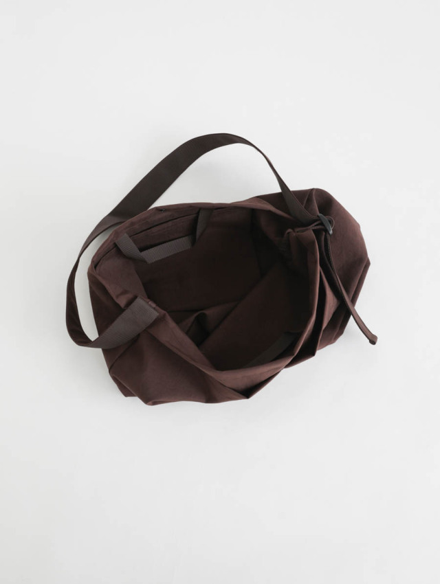 ERA. イーラ｜TAS US HELMET BAG（チョコレート）