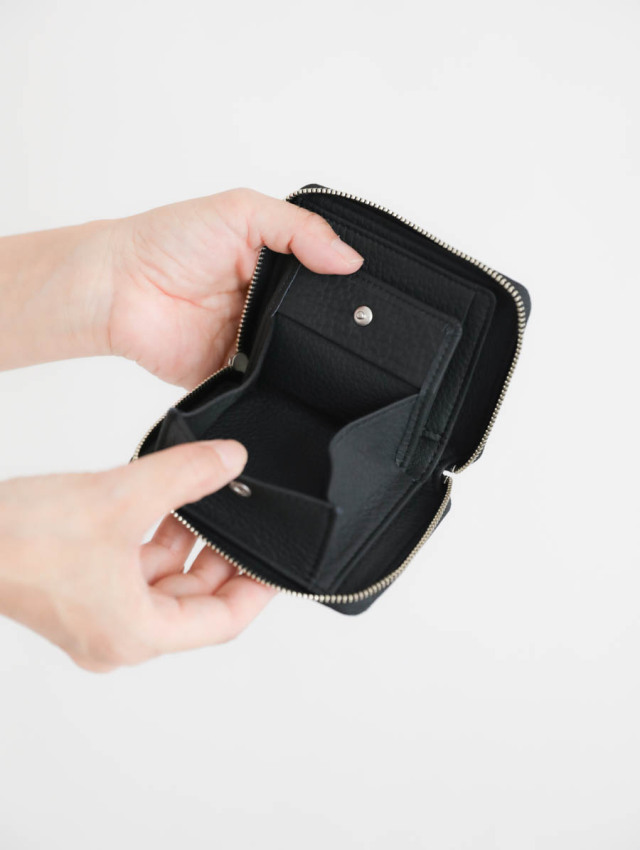 ERA. イーラ / EO SHRINK ROUND PALM WALLET ブラック