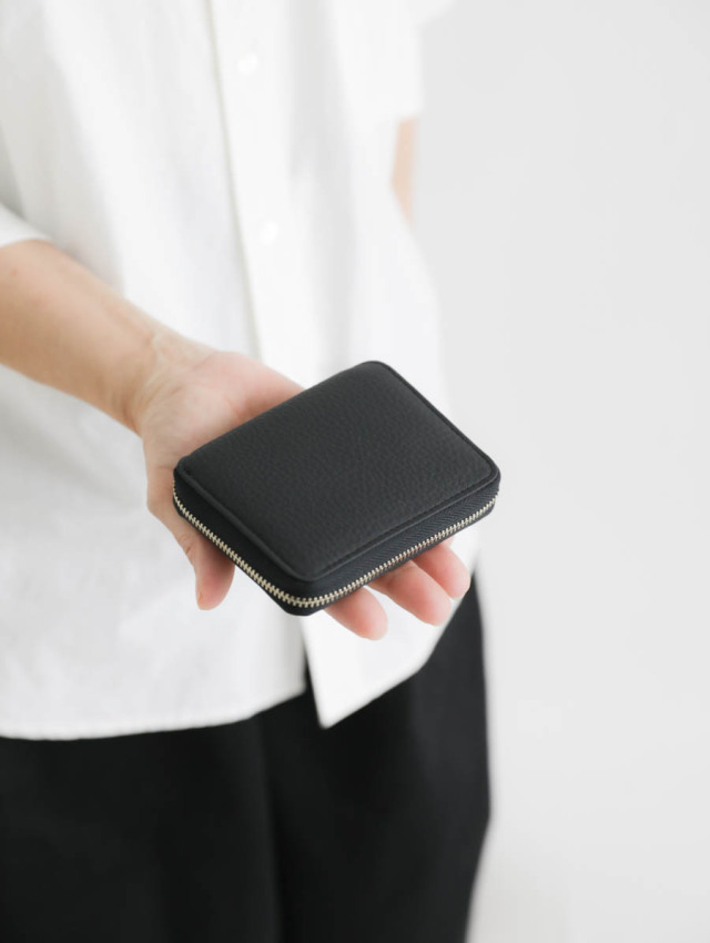ERA. イーラ / EO SHRINK ROUND PALM WALLET ブラック