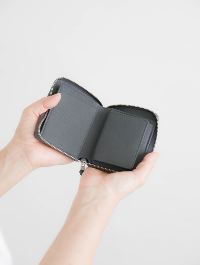 ERA. イーラ｜EO SHRINK ROUND PALM WALLET（ダークグレー）