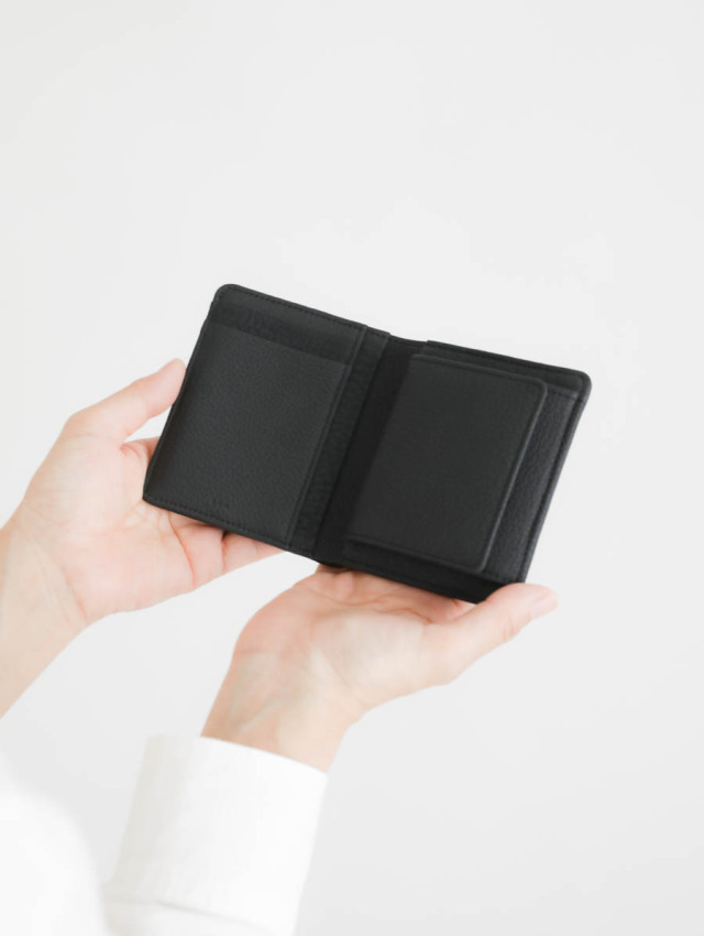 ERA. イーラ / EO SHRINK BIFOLD WALLET ブラック