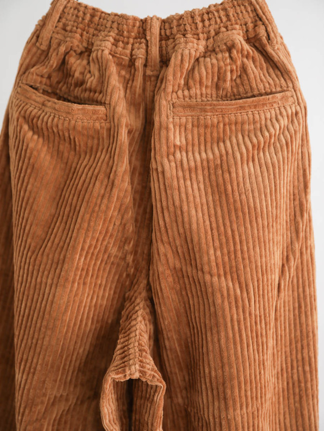 HARVESTY ハーベスティ｜ビッグコーデュロイサーカスパンツ（モカ）