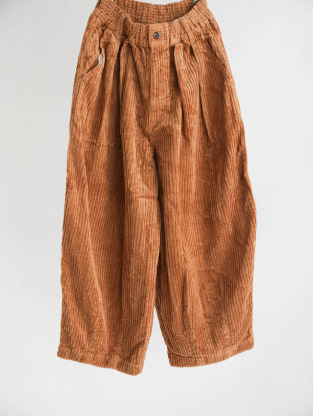 HARVESTY ハーベスティ｜ビッグコーデュロイサーカスパンツ（モカ）