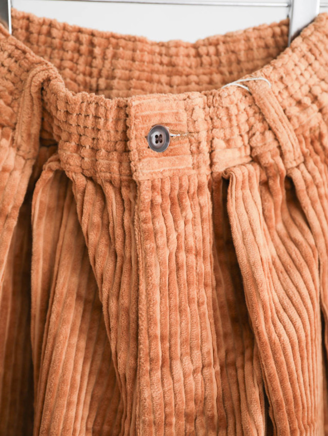 HARVESTY ハーベスティ｜ビッグコーデュロイサーカスパンツ（モカ）