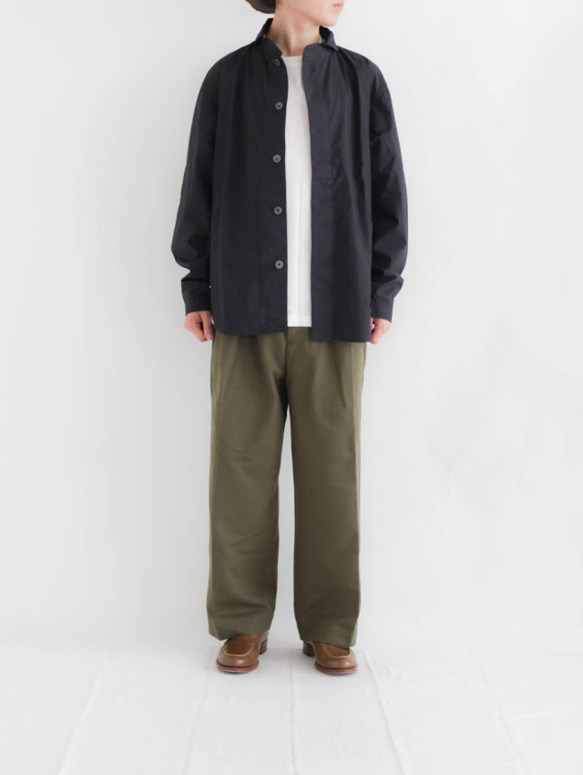 LOLO ロロ｜丸衿プルオーバー型 前開き比翼シャツ（ブラック）