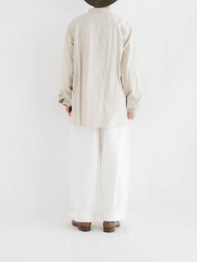 LOLO ロロ｜スタンドカラープルオーバーシャツ（ベージュ）