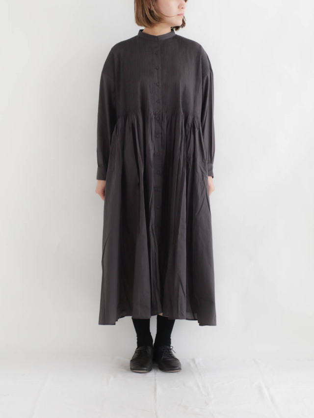 極美品✨24SS✨メゾンドソイル ワンピース ミニピンタック バンドカラー 美品✨24SS✨メゾンドソイル ワンピース ミニピンタック バンド