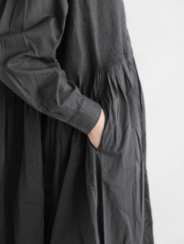 極美品✨24SS✨メゾンドソイル ワンピース ミニピンタック バンドカラー 美品✨24SS✨メゾンドソイル ワンピース ミニピンタック バンド