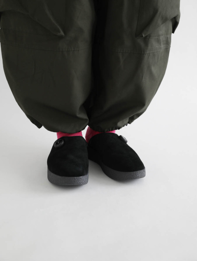 PG ピージー｜EMPTY（ブラック）スエードサボサンダル