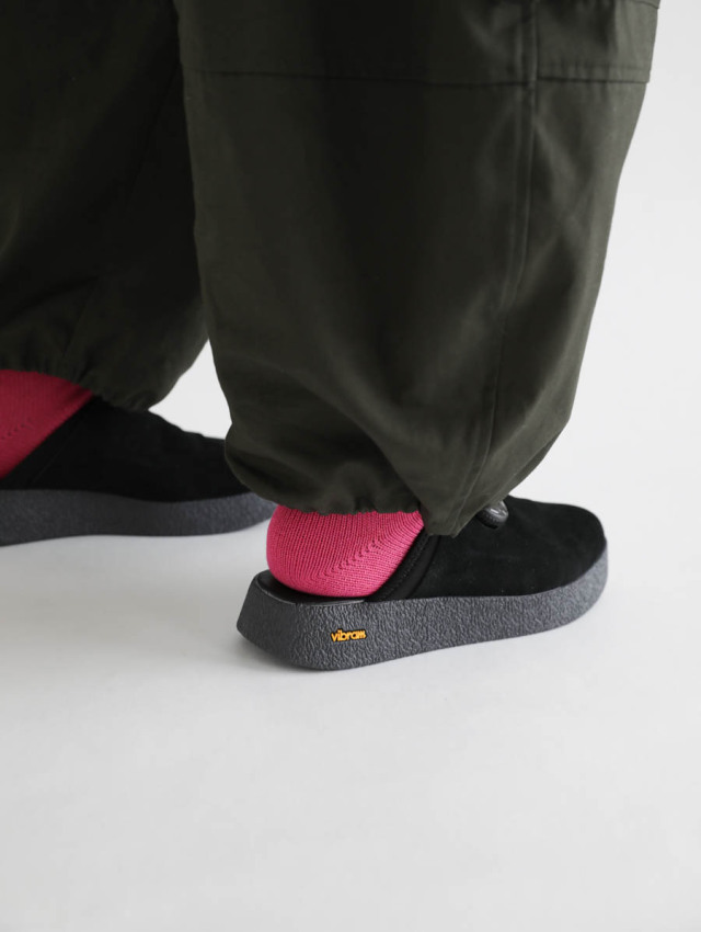 PG ピージー｜EMPTY（ブラック）スエードサボサンダル