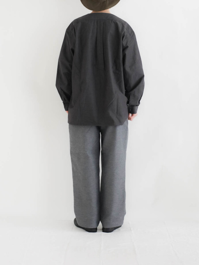 STILL BY HAND 綿ナイロン 1プリーツパンツ（ブラック） STILL BY HAND スティルバイハンド｜ミックスカラー1プリーツパンツ