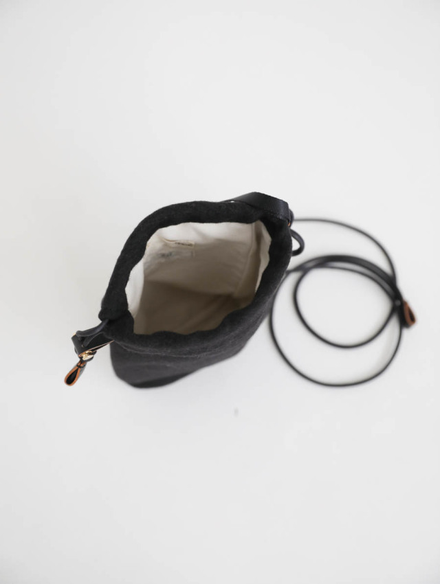 texnh テクネ｜DRAWSTRING POUCH M（ブラック）WOOL