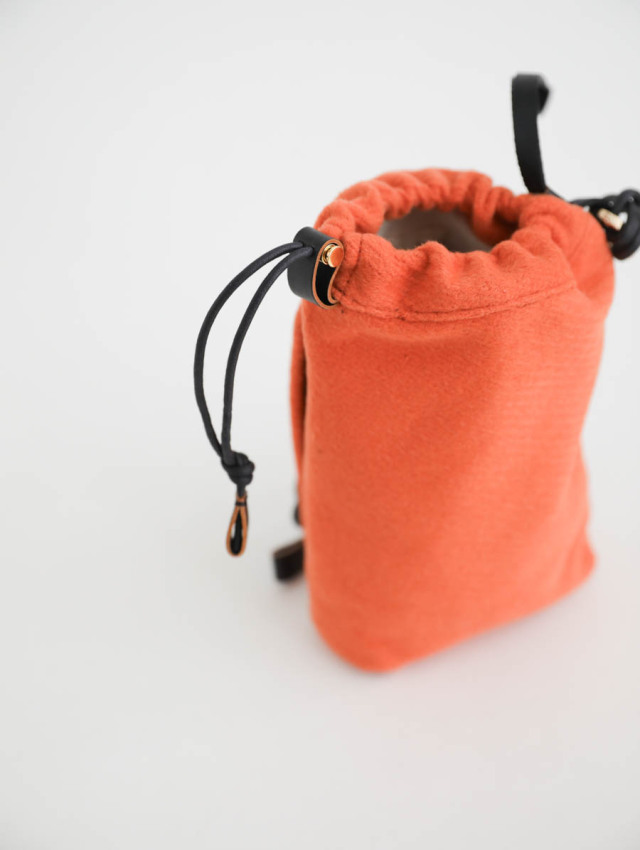 texnh テクネ｜DRAWSTRING POUCH M（オレンジ）WOOL