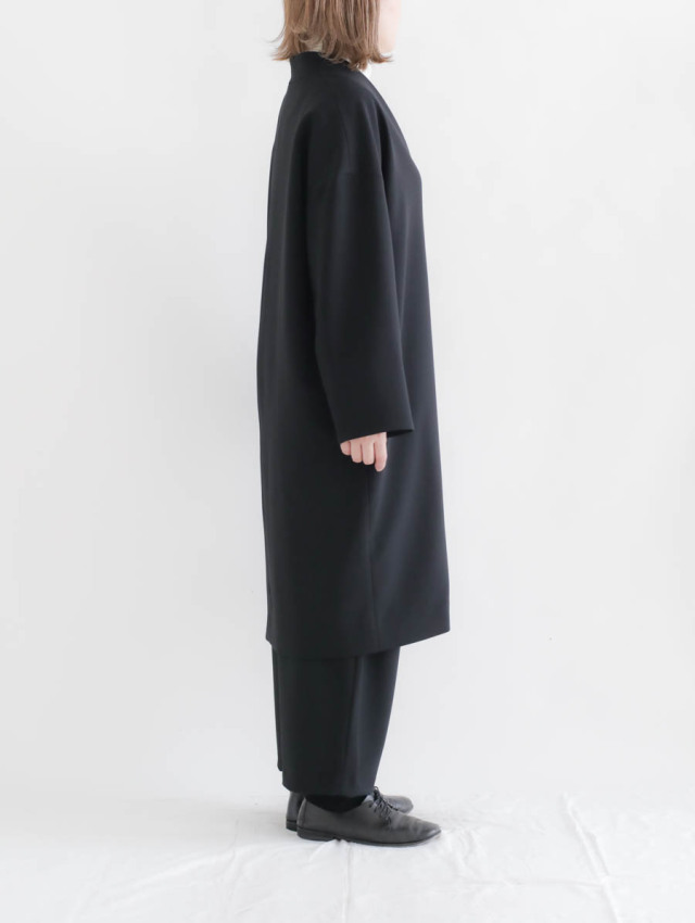 TRAVAIL MANUEL ウールコート ノーカラーラグラン袖黒