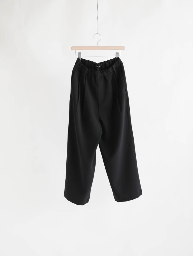 美品 TRAVAIL MANUEL ダブルクロス 2タックパンツ M 黒 TRAVAIL MANUEL｜ダブルクロス 2タック スラント パンツ 5010-tr