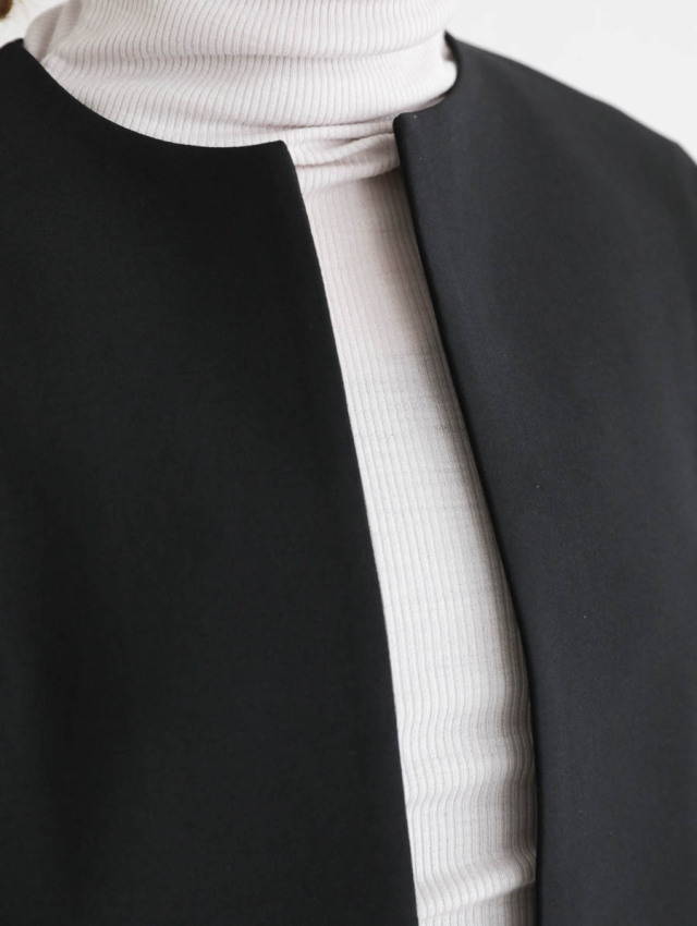 【極美品】TRAVAIL MANUEL ダブルクロス ノーカラー ジャケット 黒 TRAVAIL MANUEL トラヴァイユマニュアル｜Wクロスノーカラージャケット