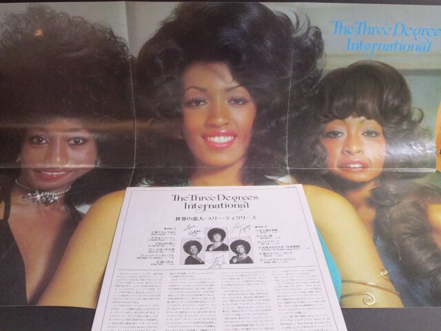 スリーディグリーズ　世界の恋人　大型ポスター付き　中古レコード　国内盤　LP Three Degrees スリー・ディグリーズ / International 世界の