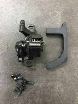 【大特価】SHIMANO (シマノ) BR-M375 SM-MA-F ディスクブレーキ ブラック レジンパッド