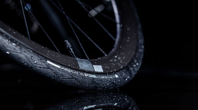 HUTCHINSON Blackbird All season (ハッチンソン ブラックバード