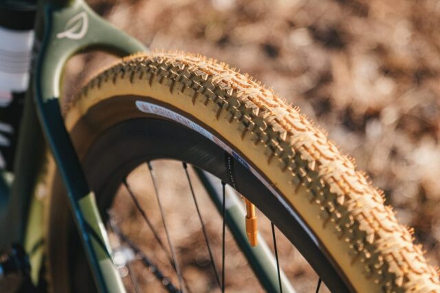 パナレーサー　グラベルキングX1  ニセコグラベル限定モデル700x40C PANARACER Gravel King X1