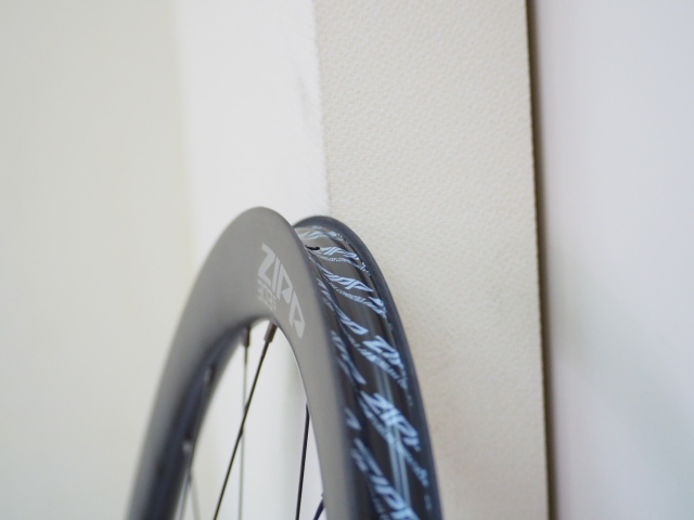 SHIMANO - ZIPP 303S 前後ホイールセット　チューブレスタイヤ付き ジップ ZIPP 303S カーボン チューブレスレディ ディスク