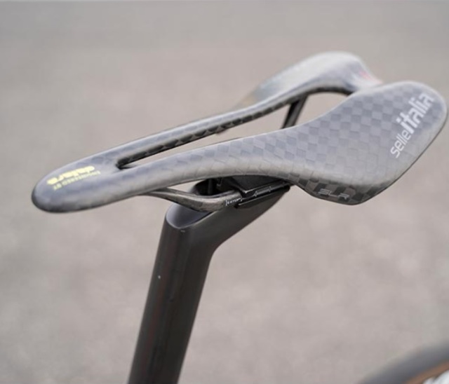 Selle italia サドル SLR Tekno selle italia SLR TEKNO-FLOW カーボン