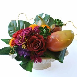 会場装花　個性派アレンジ　プリザーブドフラワー　マンダリンポット