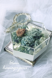 フラワー電報に！幸せローズのアレンジ