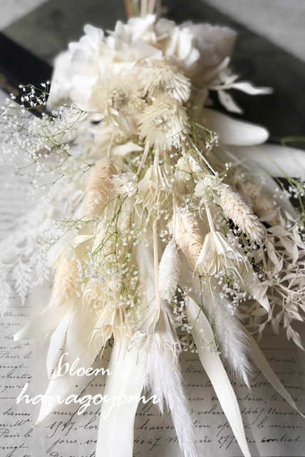 結婚式のお祝いに！オフホワイトのスワッグ