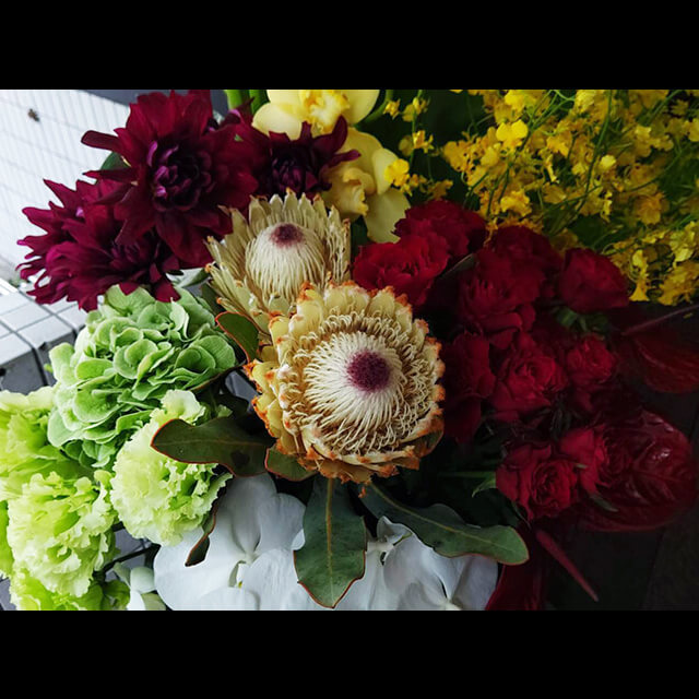 【配達回収無料】籠スタンド花 | カラー、バラ、ダリア、プロテア、アジサイ、シンビジューム 他