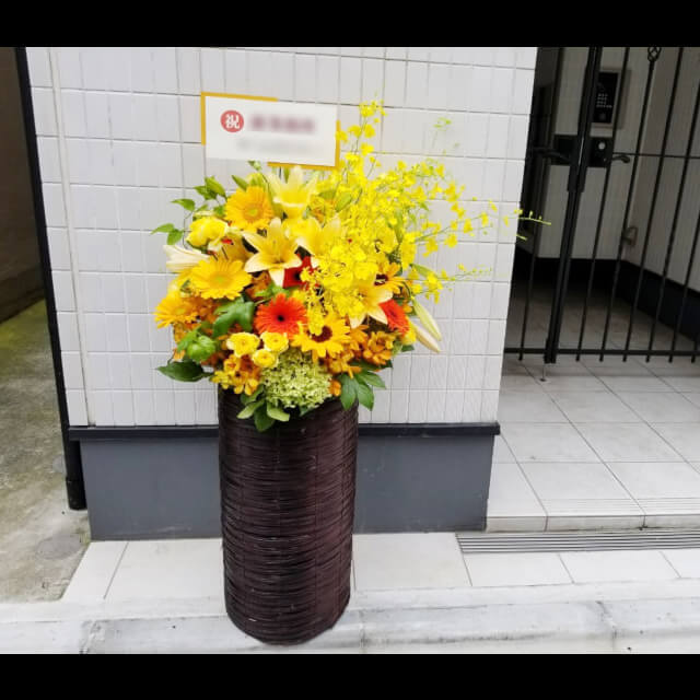 造花アレンジメント　黒バラ•ひまわり 配達無料】大きめアレンジメント | バラ、ヒマワリ、ユリ