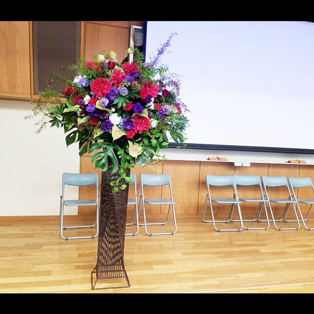 【配達回収無料】アイアンスタンド花 | ダリア、トルコキキョウ、バラ、アジサイ、染紅葉雪柳、ドラセナ 他