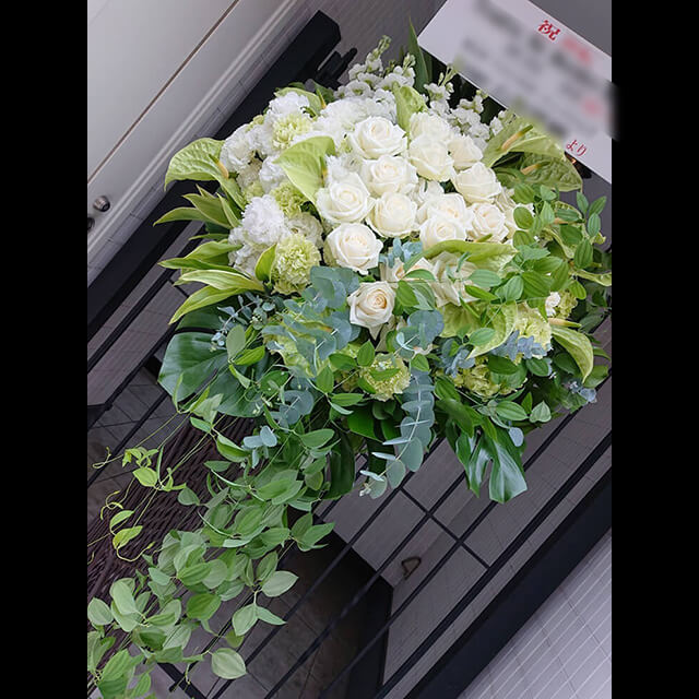 【配達回収無料】アイアンスタンド花 | バラ、トルコキキョウ、ストック、アジサイ、ヒメリキュウソウ、ユーカリ、ドラセナ 他